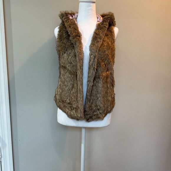 Abercrombie & Fitch Tan Faux Fur hooded Vest - Picture 2 of 7